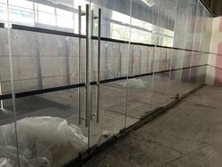 Middle Road (D7), Retail #522853231